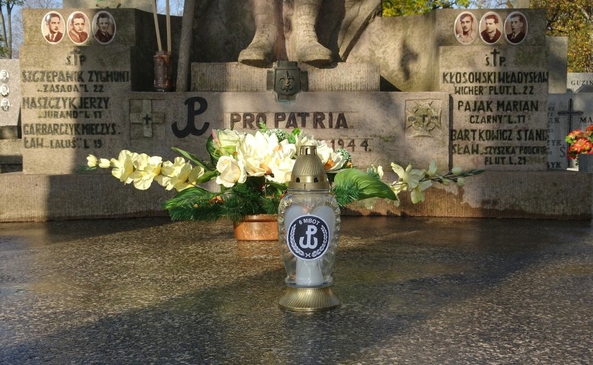Terytorialsi z 62. Batalionu Lekkiej Piechoty w Radomiu porządkowali groby bohaterów