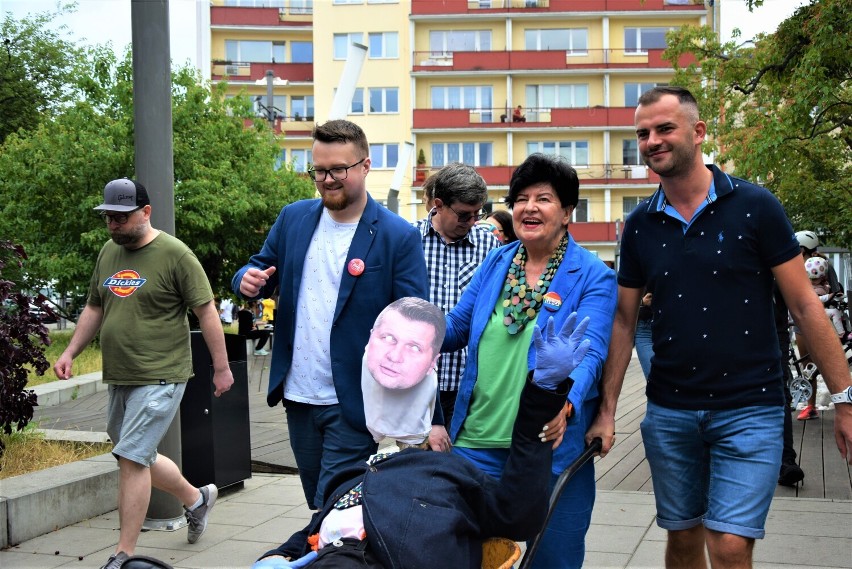Joanna Senyszyn przeciwko ministrowi edukacji. Happening Lewicy w Gdyni