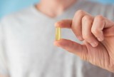 Ile brać witaminy D? Nowe badanie wskazuje bezpieczną dawkę, która leczy niedobór i nie dopuszcza do jego rozwoju