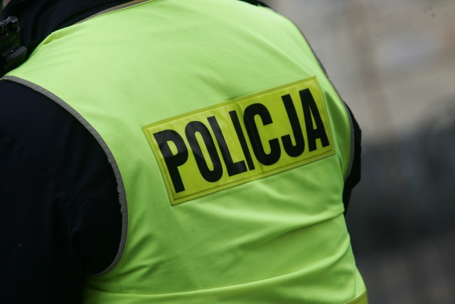 Złodziej został zatrzymany dzięki pracowniczce biłgorajskiej policji. Kobieta zauważyła mężczyznę jadącego na skradzionym rowerze jej sąsiadki i zaczęła rozmawiać 22-latkiem. Jednocześnie zadzwoniła na policję.