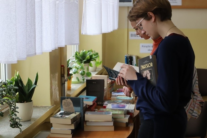 Akcja bookcrossingowa w Końskich. Dzielmy się radością czytania