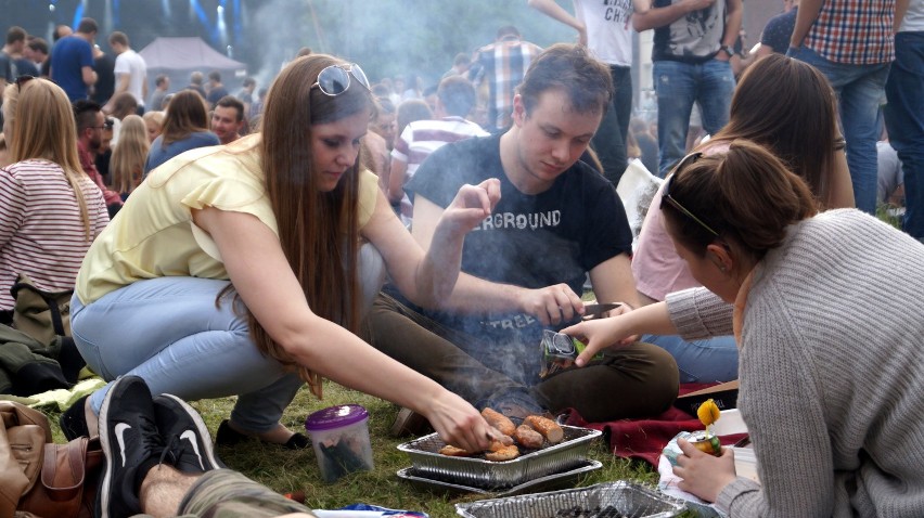 Juwenalia 2017 w Bydgoszczy. Królewskie grillowanie na Blokadzie Łużyka! [zdjęcia, wideo]