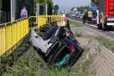 Wypadek na DK 94 w Kraczkowej. Kierowca BMW uderzył w przepust. Strażacy rozcinali wrak [ZDJĘCIA]