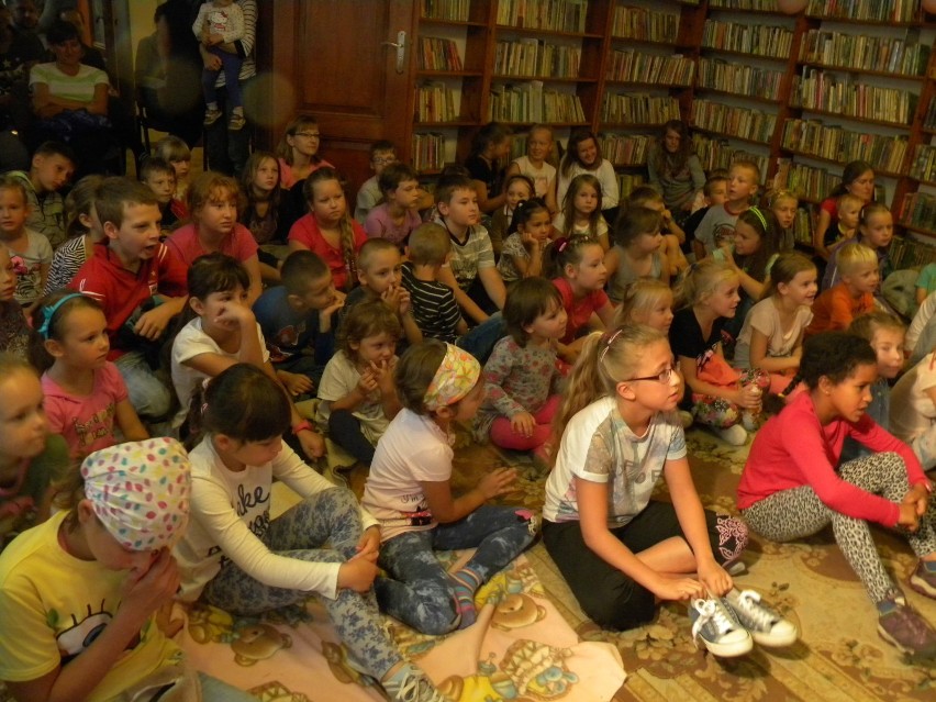 Pruszcz Gdański: Biblioteka pożegnała wakacje piknikiem bibliotecznym [ZDJĘCIA]