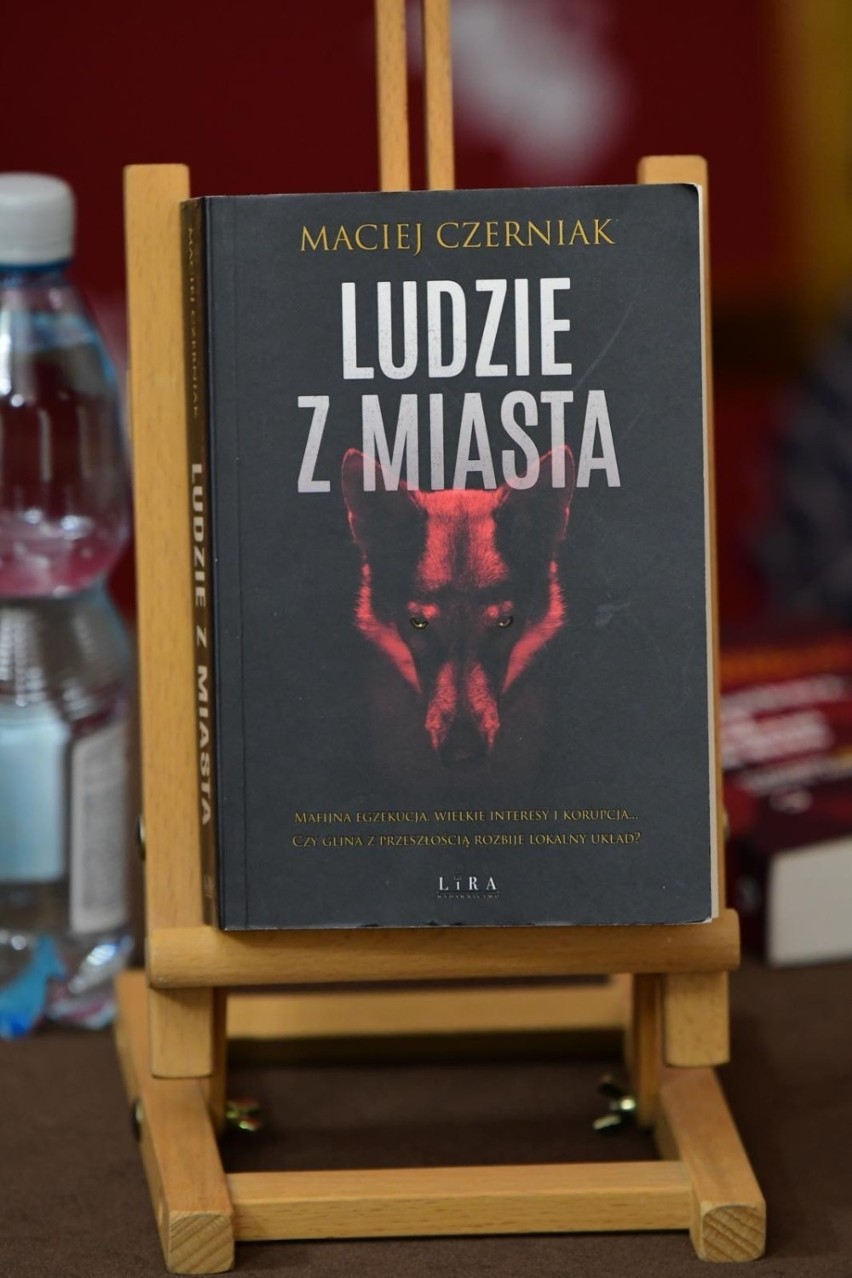 - Można powiedzieć, że materiał zebrał się sam - przy...