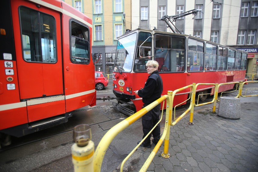 Wykolejony tramwaj w Chorzowie