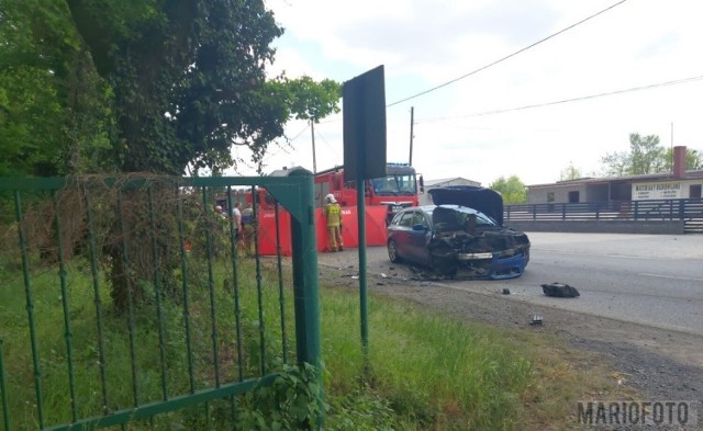 Na miejscu wypadku nadal pracują policjanci, którzy ustalają przyczyny wypadku. 
