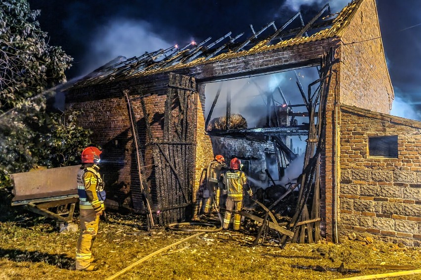 Pożar stodoły w Trzemesznie [ZDJĘCIA]         