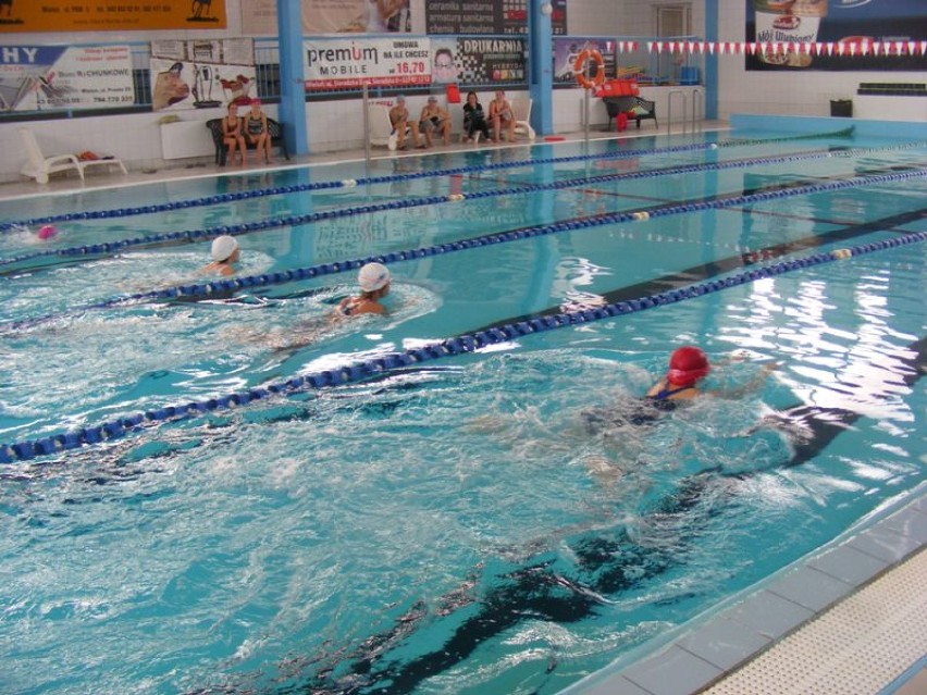 Drużyny z wieluńskiej dwójki i czwórki najlepsze w pływackich Igrzyskach Młodzieży Szkolnej[FOTO, WYNIKI]