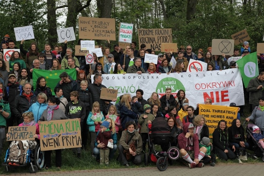 Protestowali przeciw wydłużeniu koncesji na wydobycie węgle przez kopalnię Turów [ZDJĘCIA]