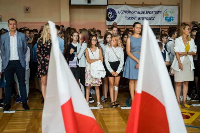 2. września pierwszy dzwonek zabrzmiał także w szkole podstawowej nr 66 przy ulicy gen. Fieldorfa "Nila" w Bydgoszczy. Zobaczcie zdjęcia z rozpoczęcia nowego roku szkolnego.