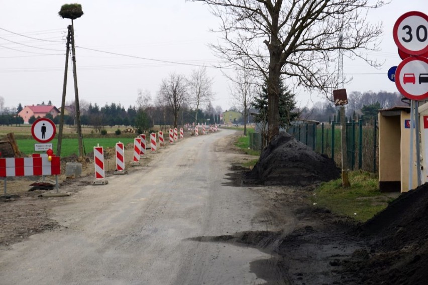 Zamkną drogę powiatową w gminie Przeciszów. Kierowcy muszą się liczyć z utrudnieniami i objazdami [ZDJĘCIA]