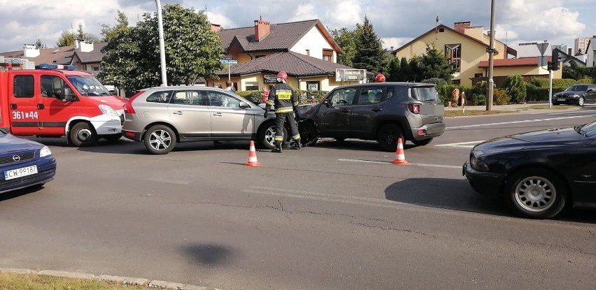 Wypadek na skrzyżowaniu ulic Wiejska - Zbiegniewskiej we Włocławku [zdjęcia]