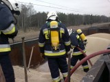 Pożar pociągu w Zaryniu. Palił się wagon z granulatem siarki