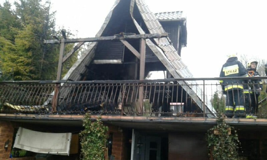 Doszczętnie spłonął dom letniskowy w Łyśniewie w gminie Sierakowice