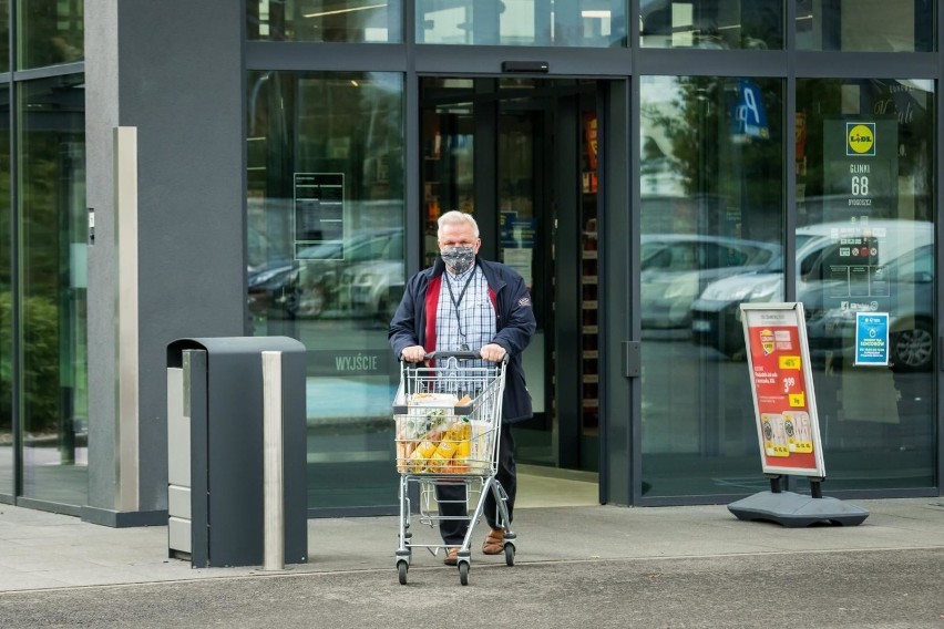 Także Lidl wydłużył pracę nawet do godz. 23. w niektórych...