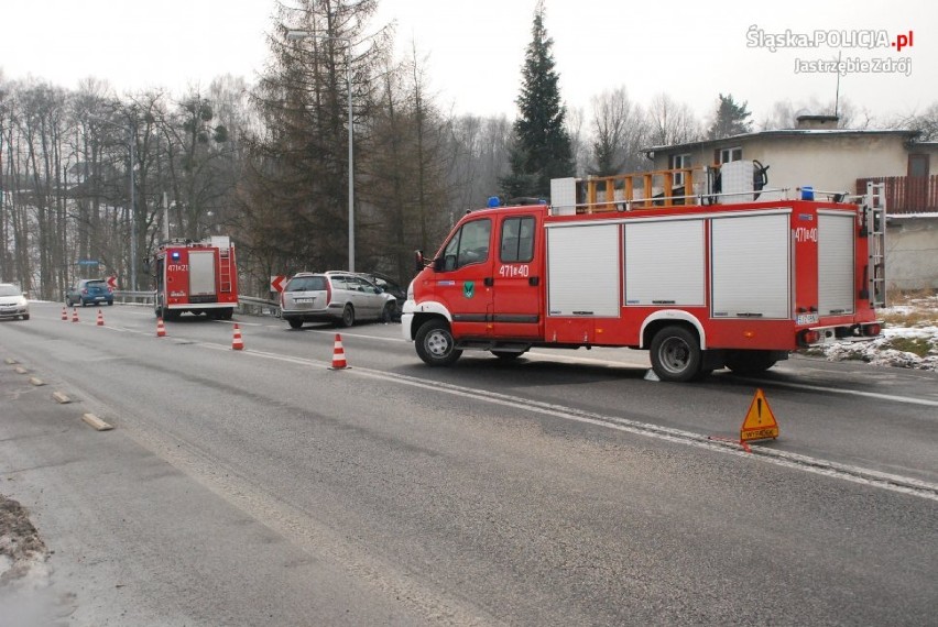 Jastrzębie-Zdrój: wypadek na Cieszyńskiej.  Fiat wyleciał z...