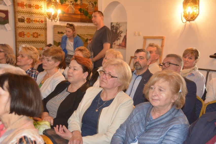 Centrum Kultury w Wielichowie zaprasza na wystawę pamiątek po "Cepelii". Wernisaż odbył się w minioną niedzielę [FOTO]