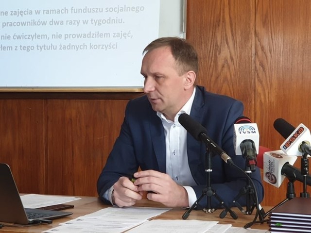 Zenon Różycki tłumaczył się z każdego zarzutu, które w ubiegłym tygodniu postawił mu obecny zarząd Miejskiego Przedsiębiorstwa Gospodarki Nieruchomościami