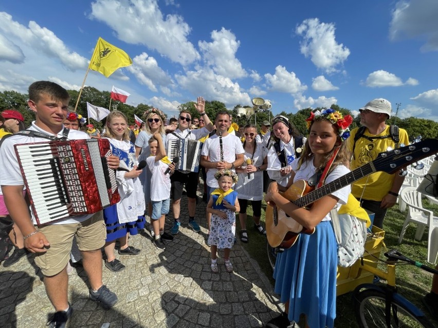 W poniedziałek Kaszubi byli w Sieradzu, dziś z fasonem...