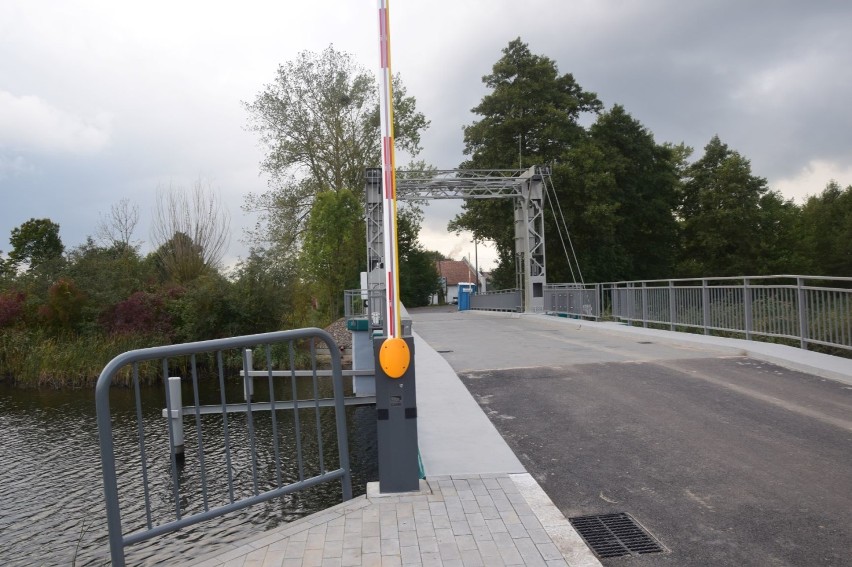 Koniec modernizacji zabytkowego mostu w Tujsku. Rzeka Tuga o krok bliżej turystyki wodnej.