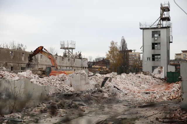 Na terenie dawnych Polskich Zakładów Zbożowych przy al. Jana Pawła II trwają intensywne prace rozbiórkowe. Zgodnie z planem miejscowym mogą się tutaj pojawić wysokie biurowce