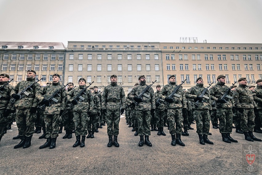 Kaliszanie w szeregach Wielkopolskiej Brygady Obrony Terytorialnej. Tak było podczas przysięgi. WIDEO