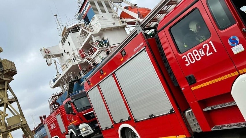 Pożar okrętu w stoczni w Szczecinie!... Na szczęście to tylko ćwiczenia. Zobacz zdjęcia 