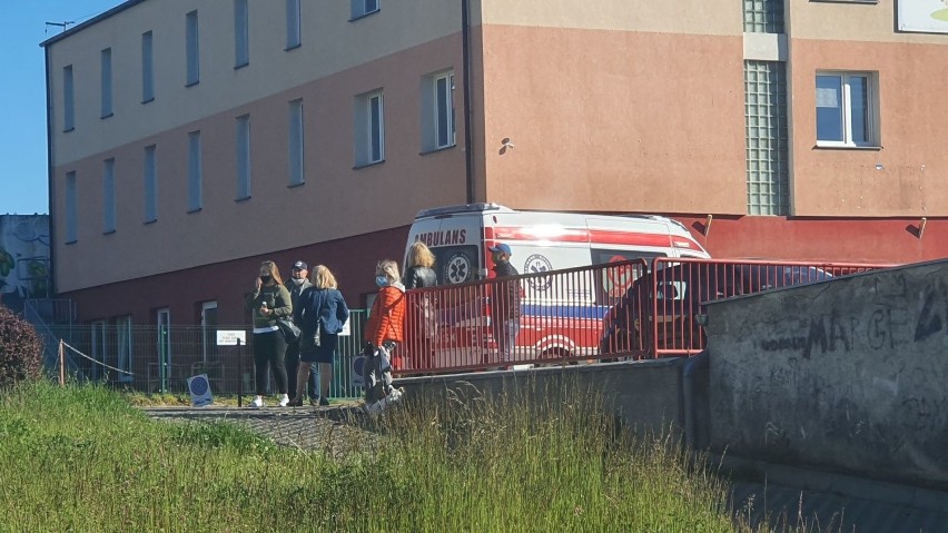 Gdańsk: Awantura przed Spółdzielnią Mieszkaniową Ujeścisko. Przybył były prezes, użyto gazu wobec ludzi. Na miejscu jest policja