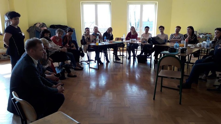 Strajk nauczycieli w gminie Opoczno. Egzaminy gimnazjalne nie są zagrożone - twierdzą władze Opoczna (FOTO)