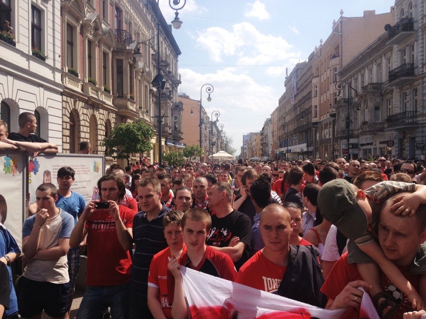 Kibiców Widzewa manifestowali przed UMŁ na Piotrkowskiej