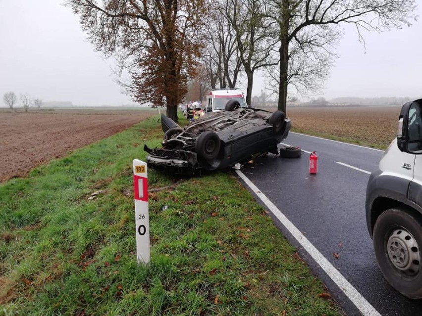 Dziś w Dąbrowie pod Wronkami dachował samochód osobowy -...