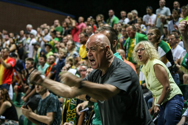 Żużlowcy Stelmetu Falubazu Zielona Góra wygrali pierwszy półfinałowy mecz w PGE Ekstralidze z Betard Spartą Wrocław (48:42) i są bliżej finału rozgrywek. Zobaczcie na zdjęciach, jak świetnie wspieraliście zielonogórską drużynę na stadionie przy W69.  

OBEJRZYJ: Stelmet Falubaz Zielona Góra w półfinale ekstraligi pokonał Betard Spartę Wrocław 48:42. Komentarz po meczu Macieja Noskowicza w Radia Zachód
