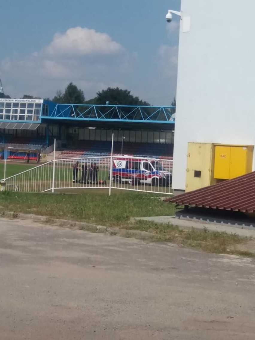 Helikopter LPR lądował na stadionie miejskim w Wodzisławiu...