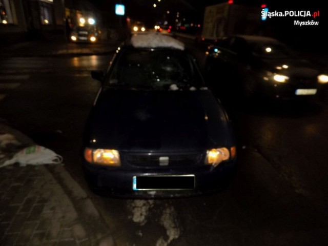 Myszków: Kierowca seata cordoby potrącił na ulicy Piłsudskiego dwóch pieszych