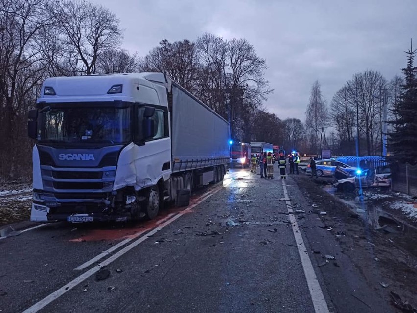 Wypadek na DK 74 w Żarnowie. Ranna kobieta trafiła do kieleckiego szpitala