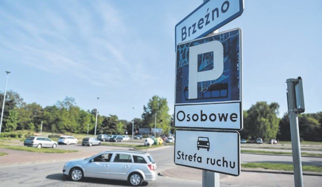 Gmina Gdańsk przekroczyła prawo dzierżawiąc latem prywatnym podmiotom grunty pod płatne parkingi nadmorskie - orzekł w czwartek Wojewódzki Sąd Administracyjny.