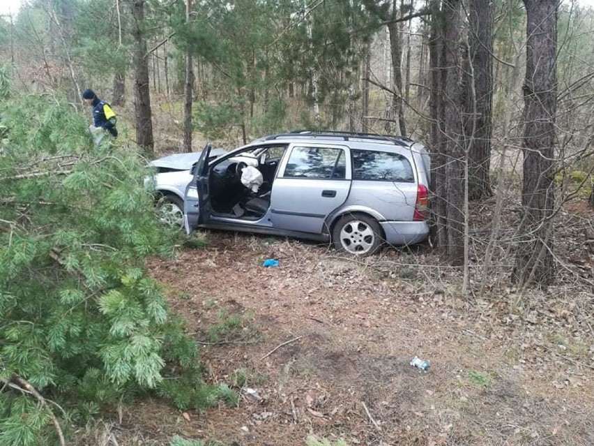 Groźne wypadki na drogach powiatu opoczyńskiego w jeden dzień. Dwie osoby ranne [ZDJĘCIA]