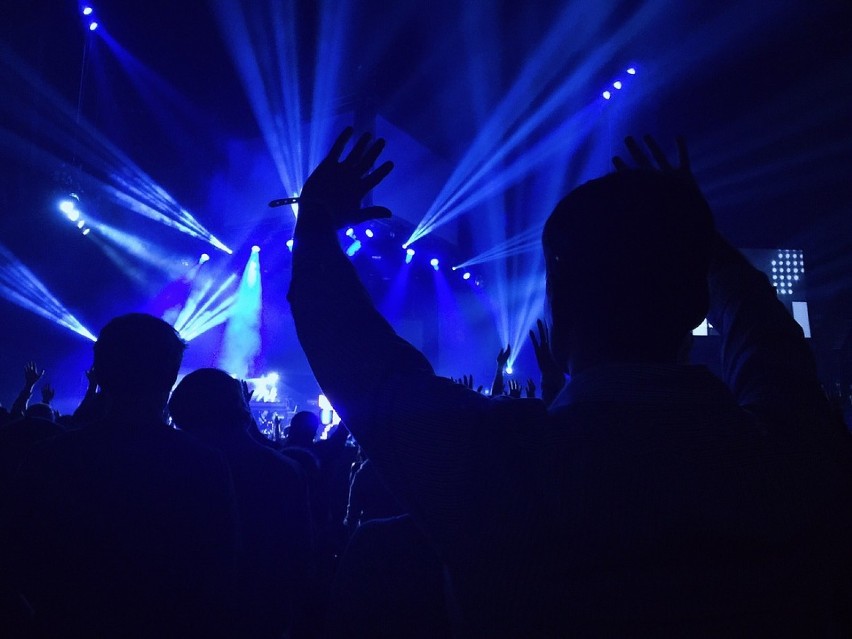 Linia Nocna, Warszawa 2019. Poniedziałkowy minikoncert warszawskiego duetu [ZA DARMO]