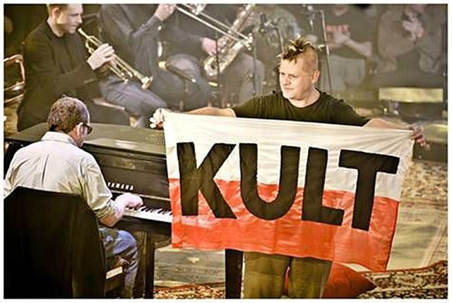 Zespół KULT na czele z charyzmatycznym wokalistą Kazikiem Staszewskim, na trasie koncertów akustycznych KULT Unplugged.