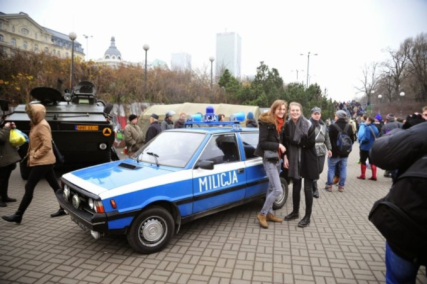 Milicja, pojazdy bojowe, koksowniki w Warszawie - zdjęcia