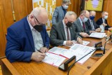 Porozumienie na budowę „małej obwodnicy” Sępólna z Urzędem Marszałkowskim podpisane [zdjęcia]