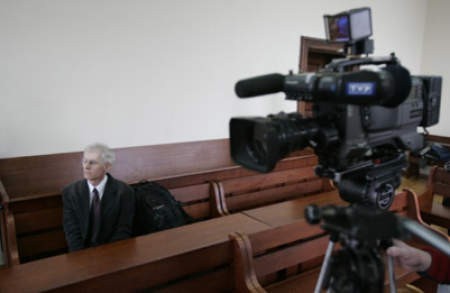 Mirosław Sz. opuszcza katowicki sąd.
