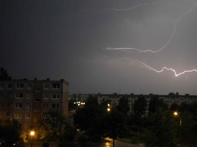Śrem: burza z gradem możliwa dzisiaj po południu i w nocy - ostrzega IMGW w Poznaniu [OSTRZEŻENIE]