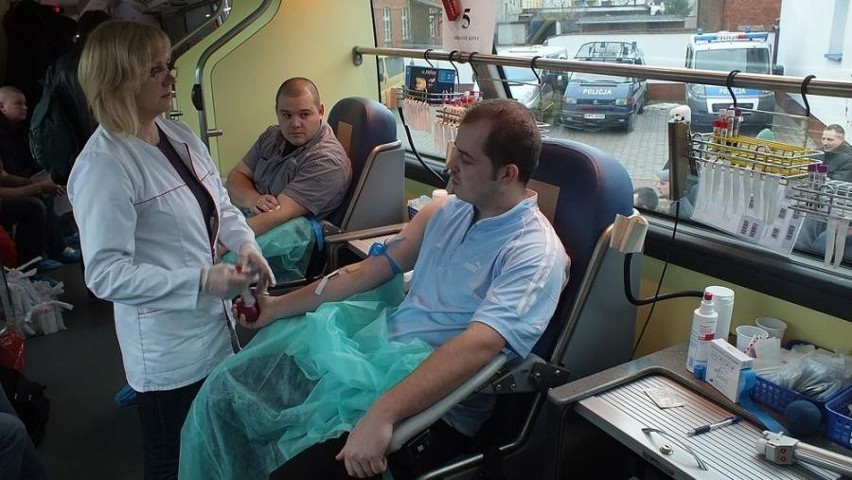 Zbiórka krwi dla policjanta rannego w wypadku w Łachowie