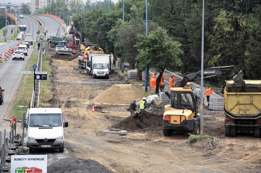 Wielka przebudowa na alei Piłsudskiego w Legnicy [ZDJĘCIA]