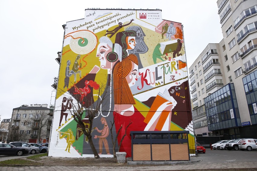 Wola z nowym muralem. Grafika promuje teatr, sztukę i...