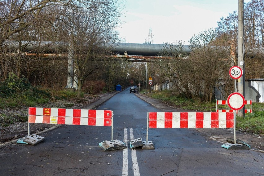 Awaryjna wymiana rurociągu na Pomorzanach w Szczecinie! Ulica Włościańska nieprzejezdna.