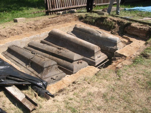 Powiat remontuje grobowiec pleszewskiego starosty