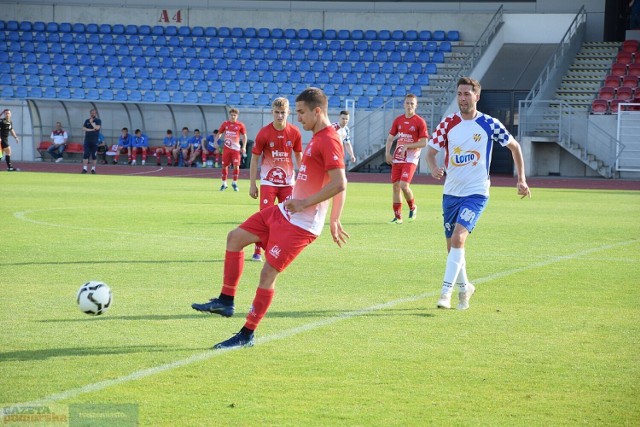 Tomasz Szablewski (na biało) w nadchodzącym sezonie będzie grającym trenem Lidera Włocławek